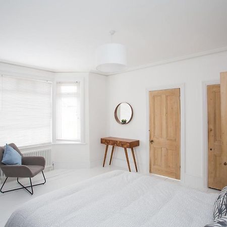 Elegant York House - On A Beach Road, Sleeps 12, With Sea Views Worthing Zewnętrze zdjęcie