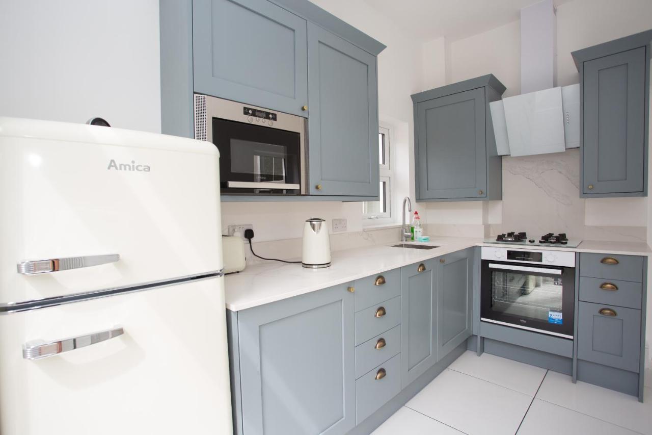 Elegant York House - On A Beach Road, Sleeps 12, With Sea Views Worthing Pokój zdjęcie