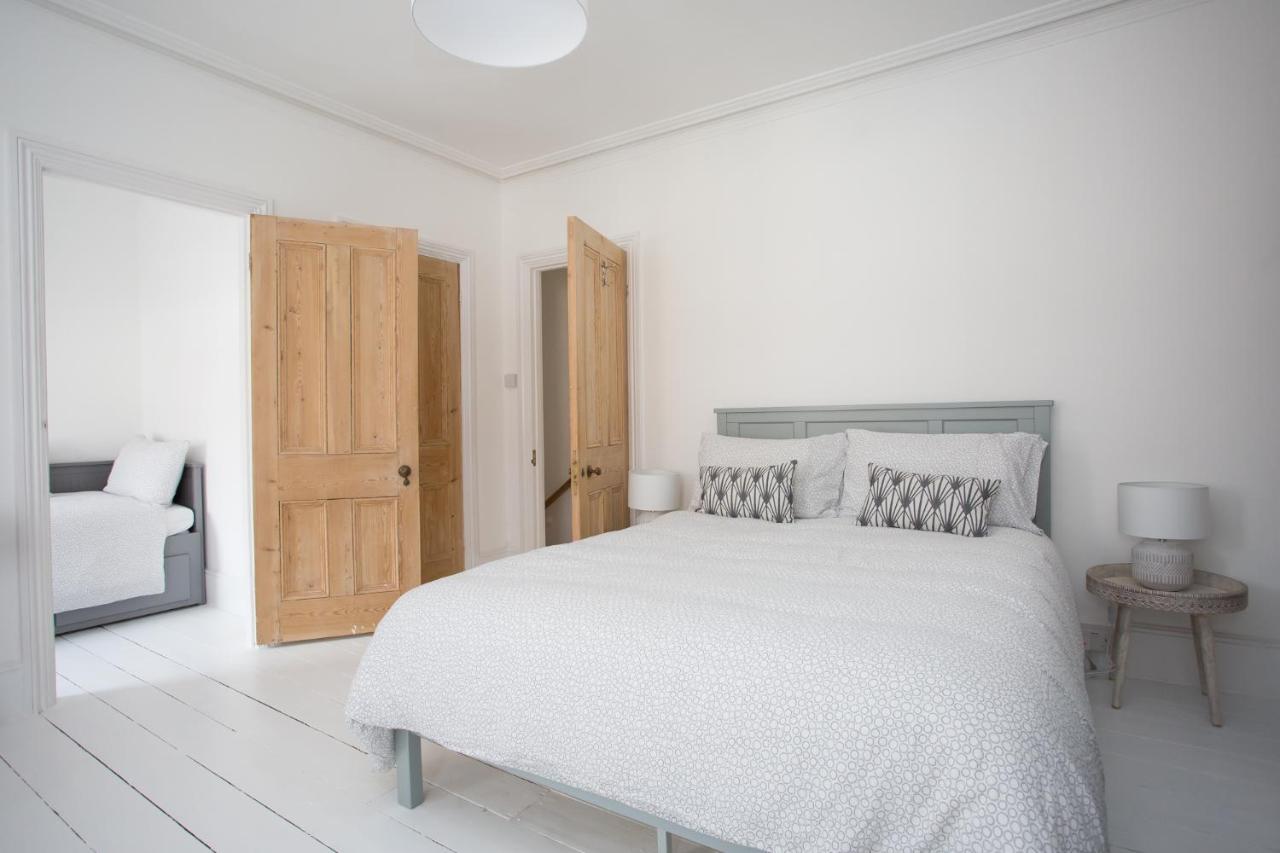 Elegant York House - On A Beach Road, Sleeps 12, With Sea Views Worthing Zewnętrze zdjęcie